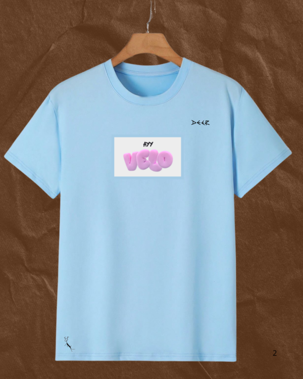 Buzo azul estampado rosa